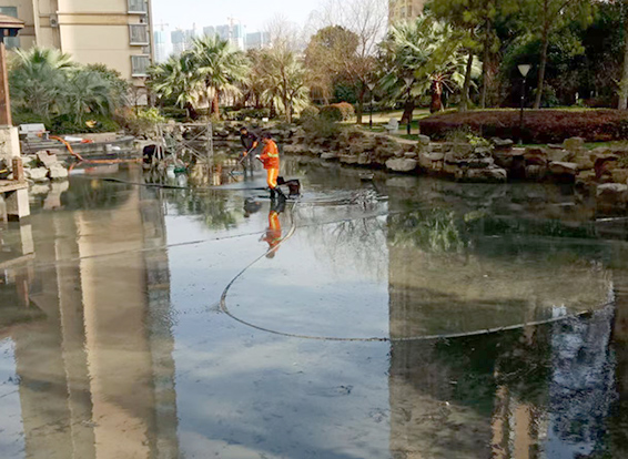 科尔沁右翼前景观池淤泥清理