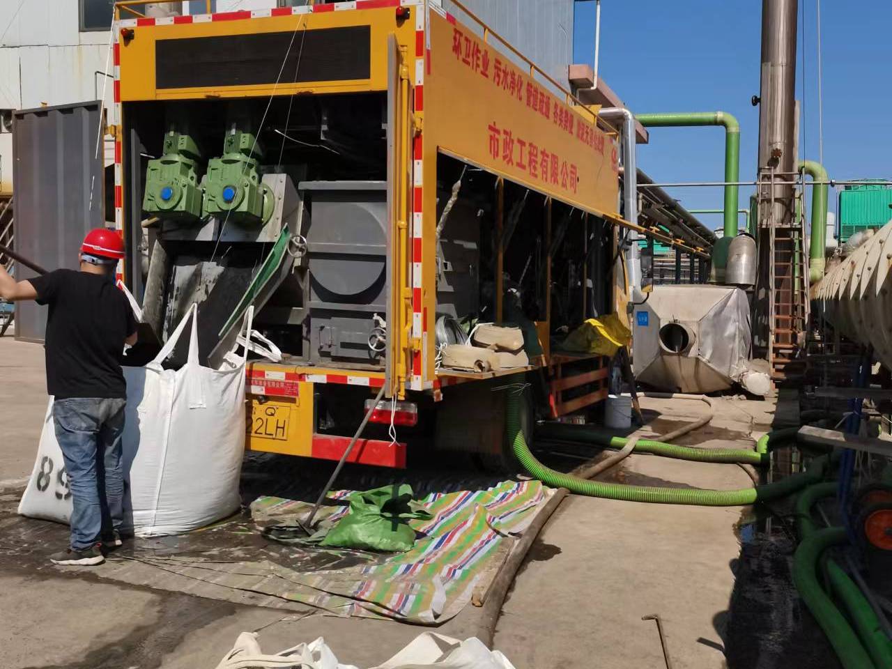 科尔沁右翼前淤泥压干处理